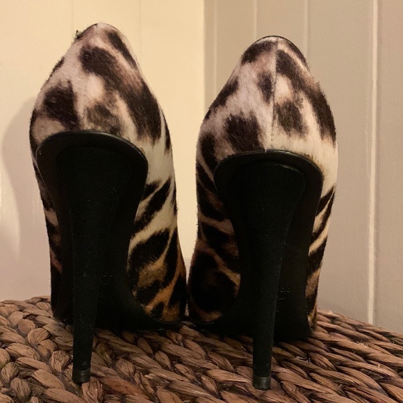 Giuseppe Ponyhair Pointed Toe Pumps - Picture 7 of 15